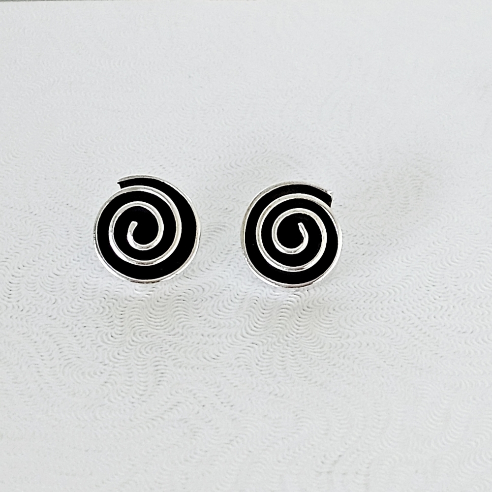 Silpada Rare Sterling Silver Oxidized Swirl Maze Round Chunky Earrings ZP306